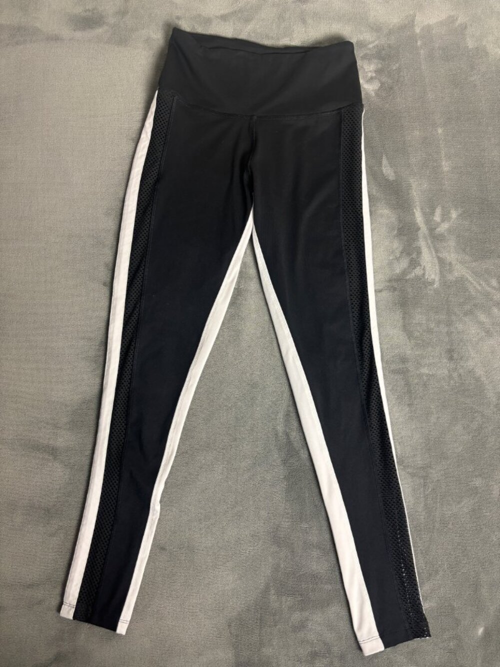 PINK Victoria’s Secret Small Ultimate Leggings Black White Mesh Logo Colorblock
